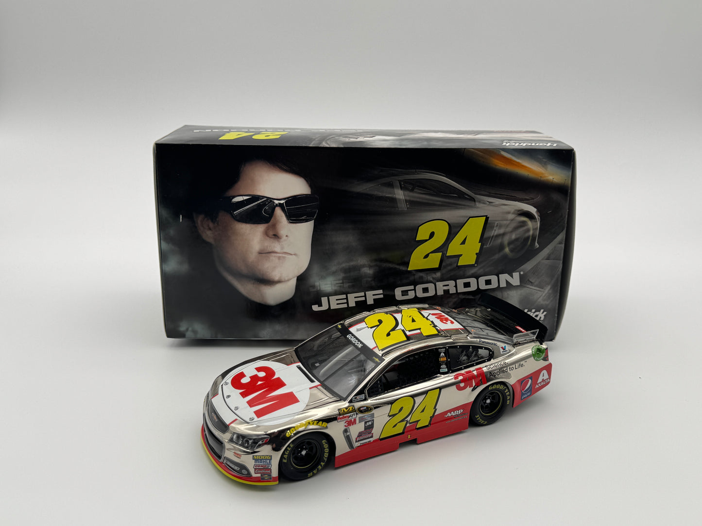 Item G608 - Jeff Gordon #24 3M RaceDay 2015 SS Color Chrome