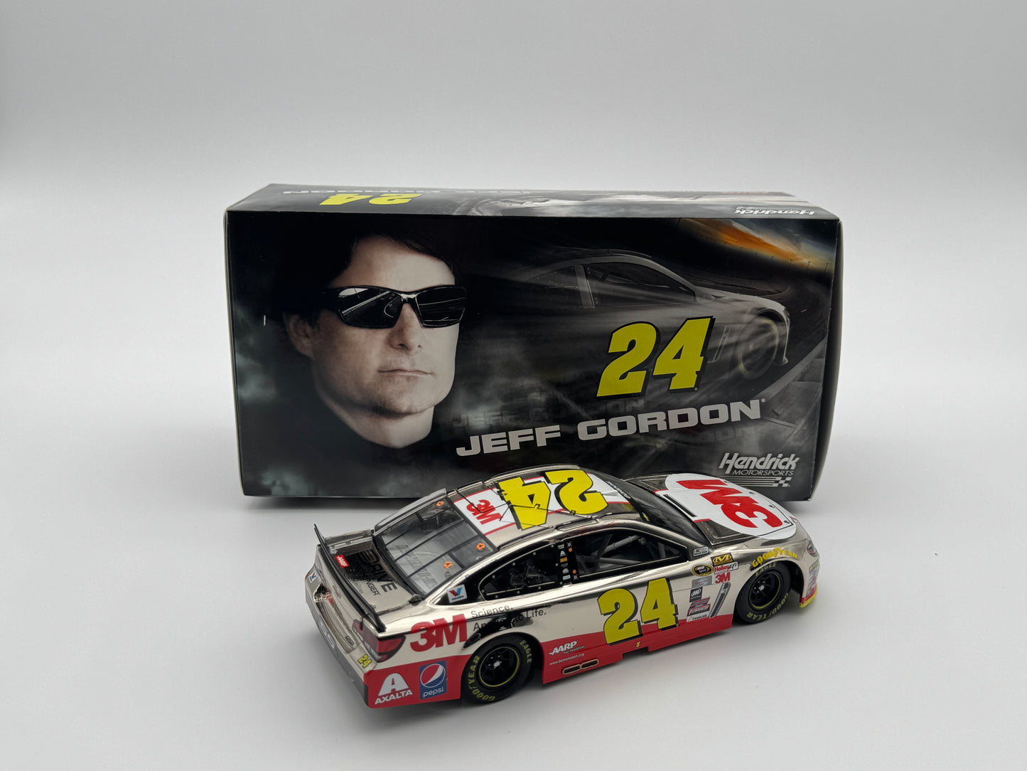 Item G608 - Jeff Gordon #24 3M RaceDay 2015 SS Color Chrome