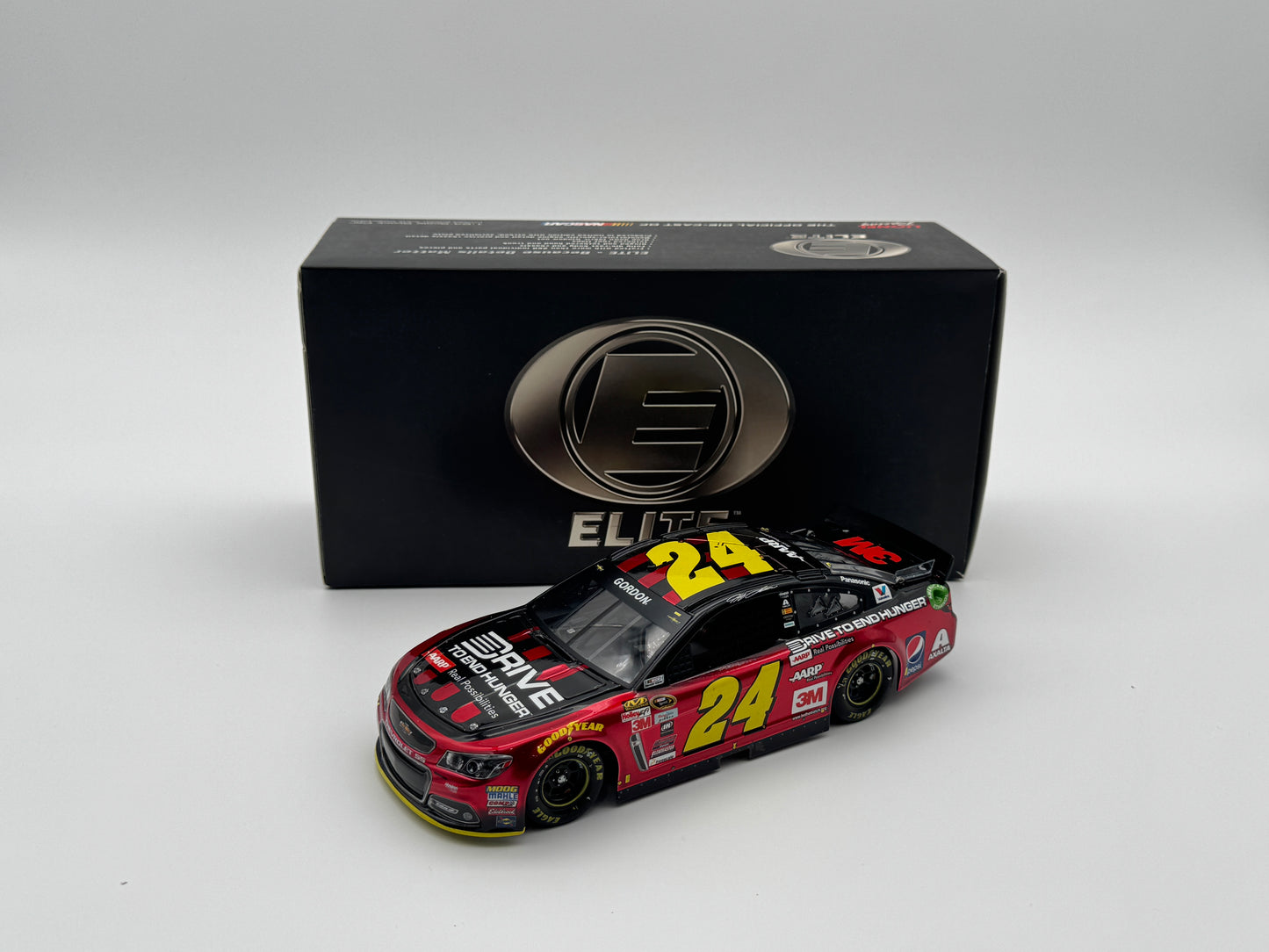 Item G614 - Jeff Gordon #24 AARP/DTEH Daytona 500 Pole 2015 SS Liquid Color Elite
