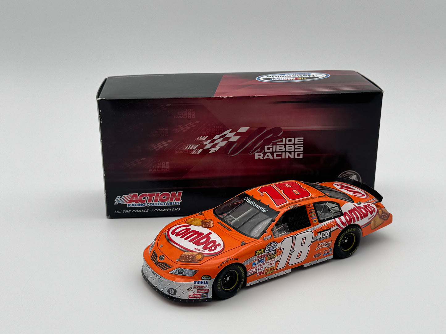 Item G664 - Kyle Busch #18 Combos 2010 Camry