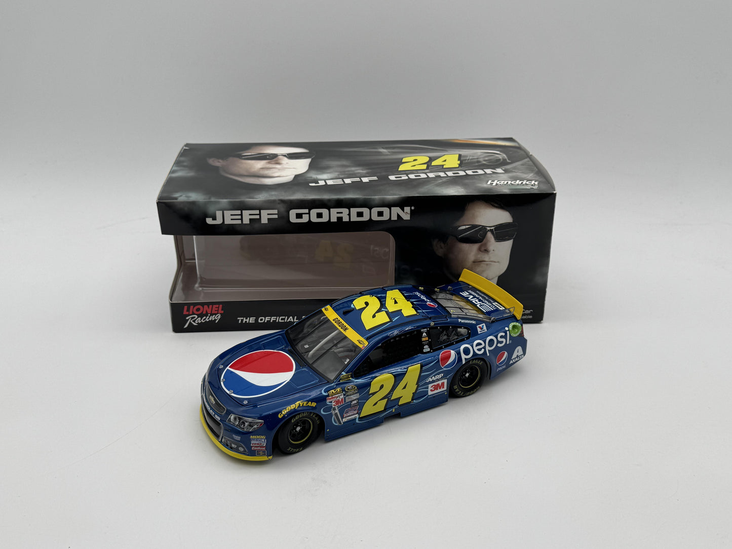 Item F033 - Jeff Gordon #24 Pepsi Chase 2015 SS