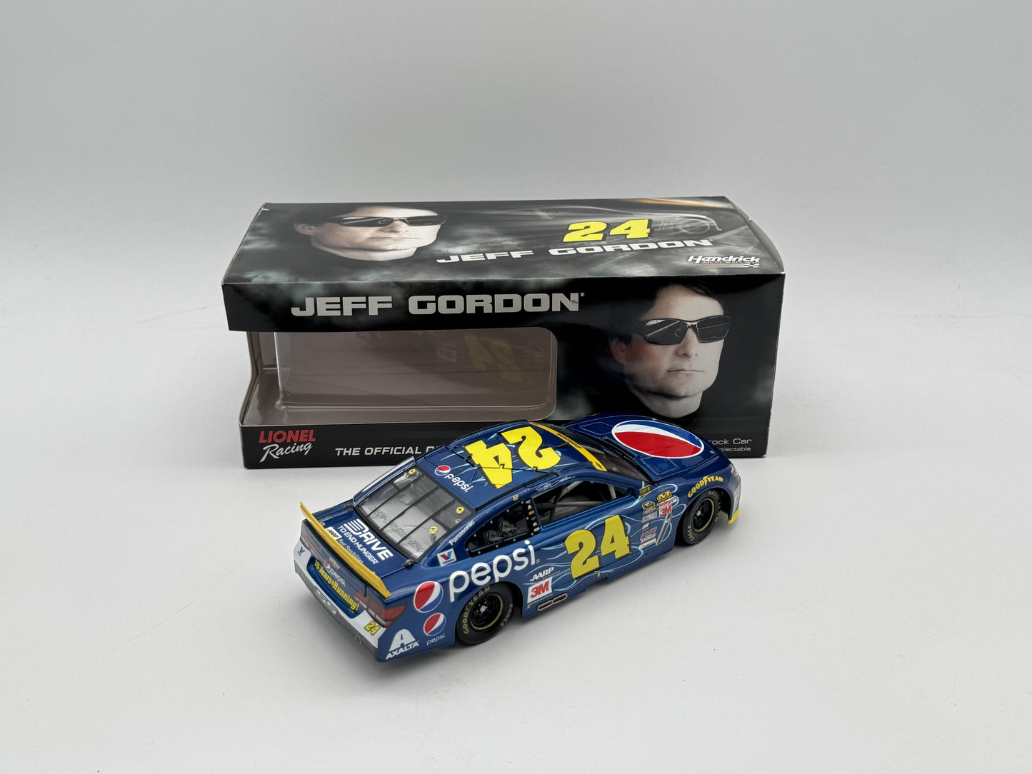 Item F033 - Jeff Gordon #24 Pepsi Chase 2015 SS