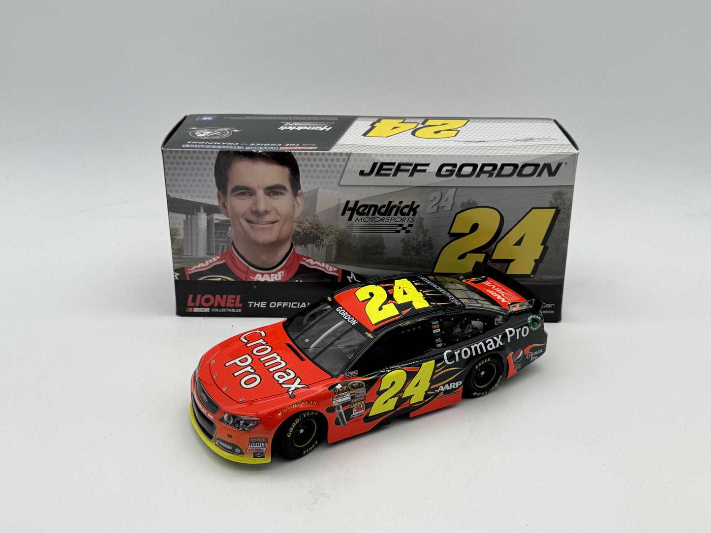 Item F078 - Jeff Gordon #24 Cromax Pro 2013 SS *MISSING TOP STYROFOAM*