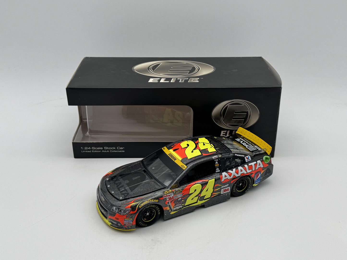 Item F137 - Jeff Gordon #24 Axalta Homestead Race Version 2015 SS Elite Galaxy