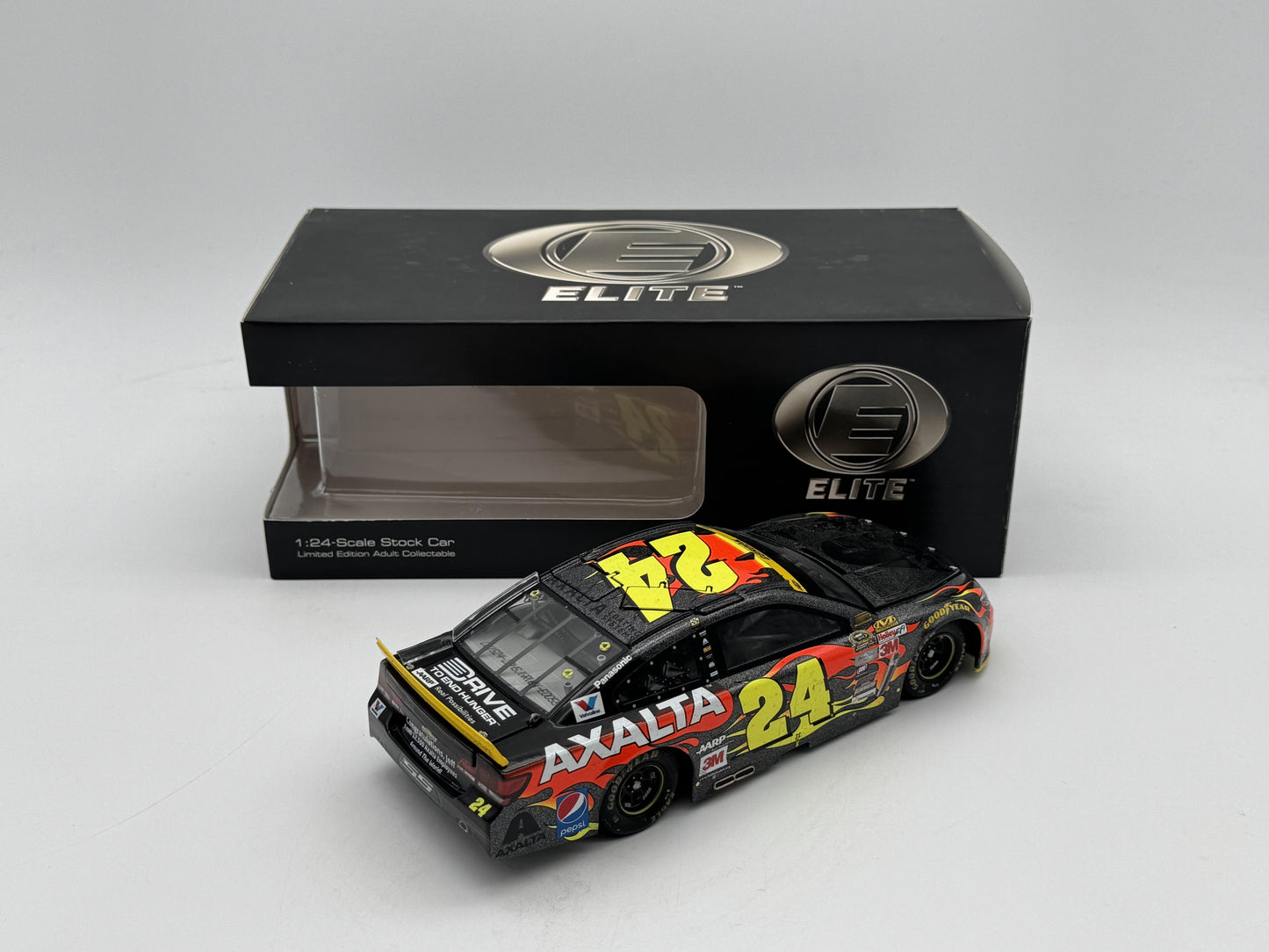 Item F137 - Jeff Gordon #24 Axalta Homestead Race Version 2015 SS Elite Galaxy