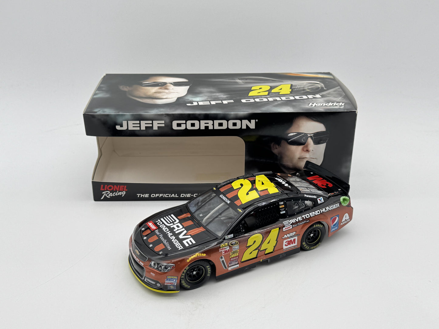 Item F138 - Jeff Gordon #24 AARP/DTEH 2015 SS Vintage Finish ***DIN 2***
