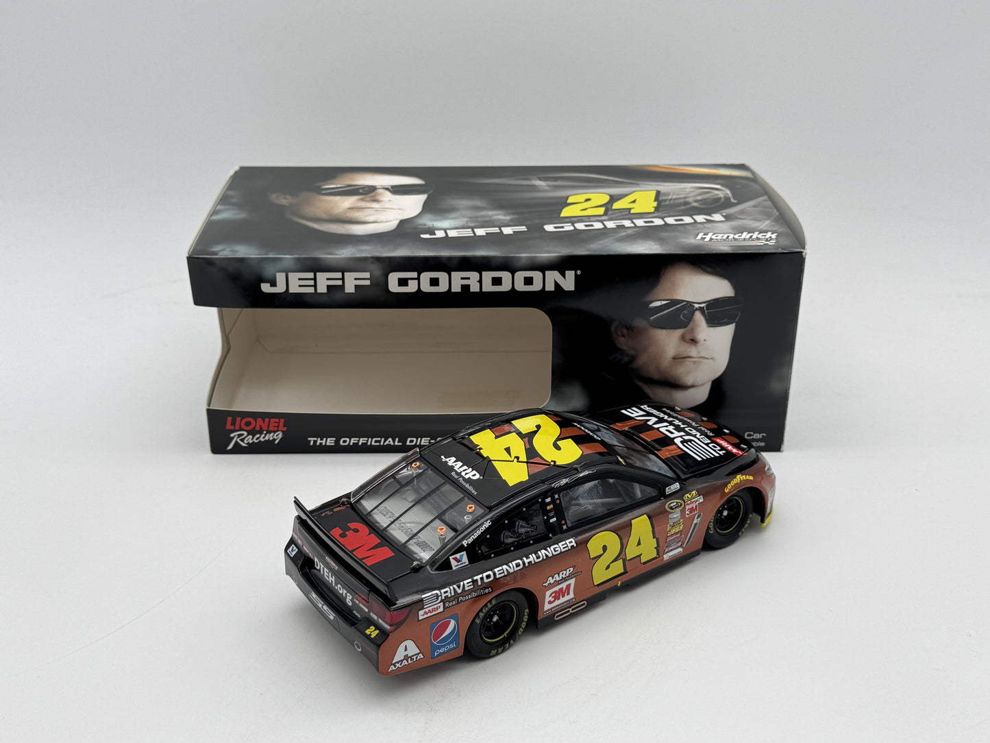 Item F138 - Jeff Gordon #24 AARP/DTEH 2015 SS Vintage Finish ***DIN 2***