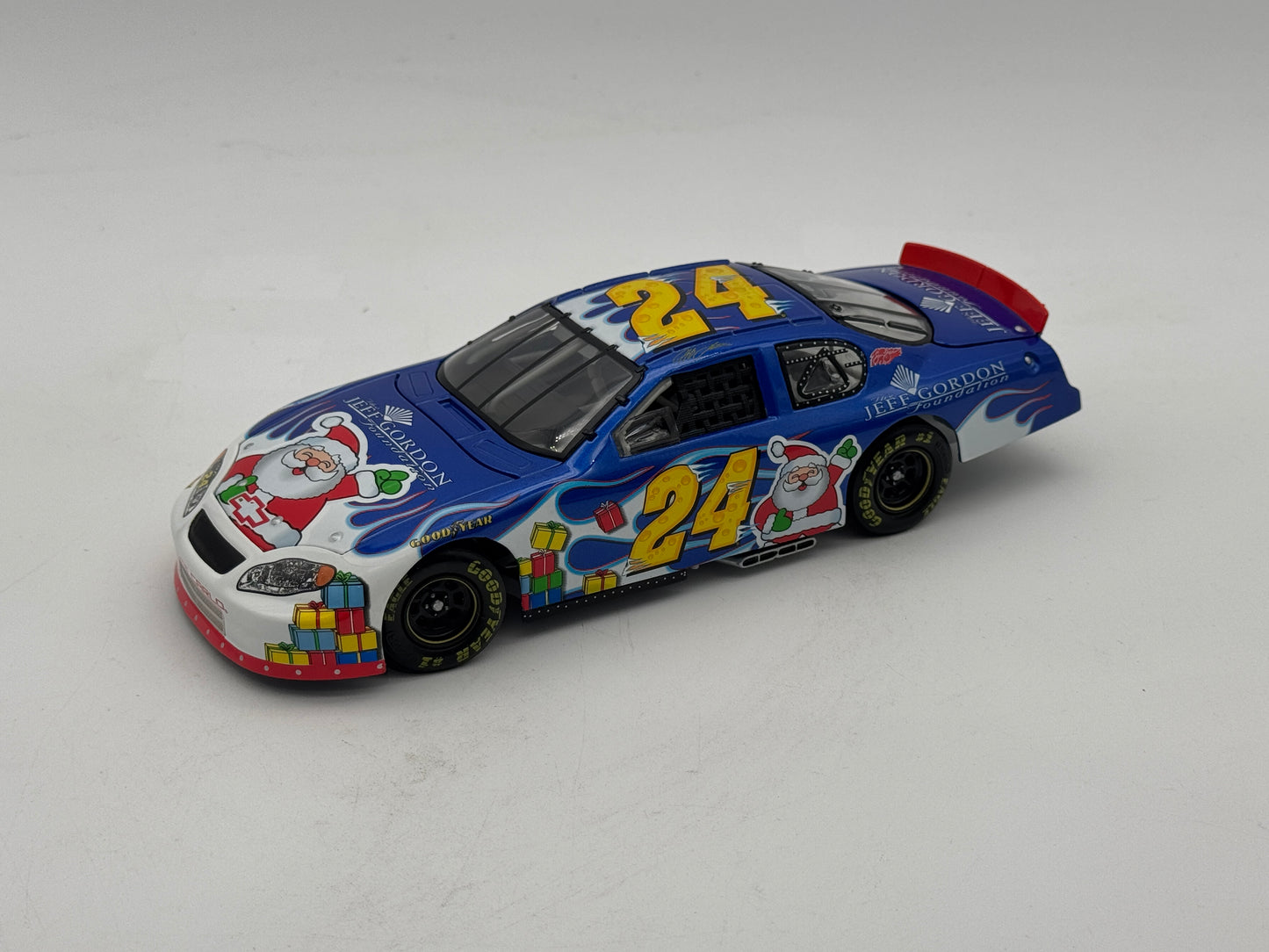 Item F337 Jeff Gordon #24 2004 Fondation Santa *No Box*