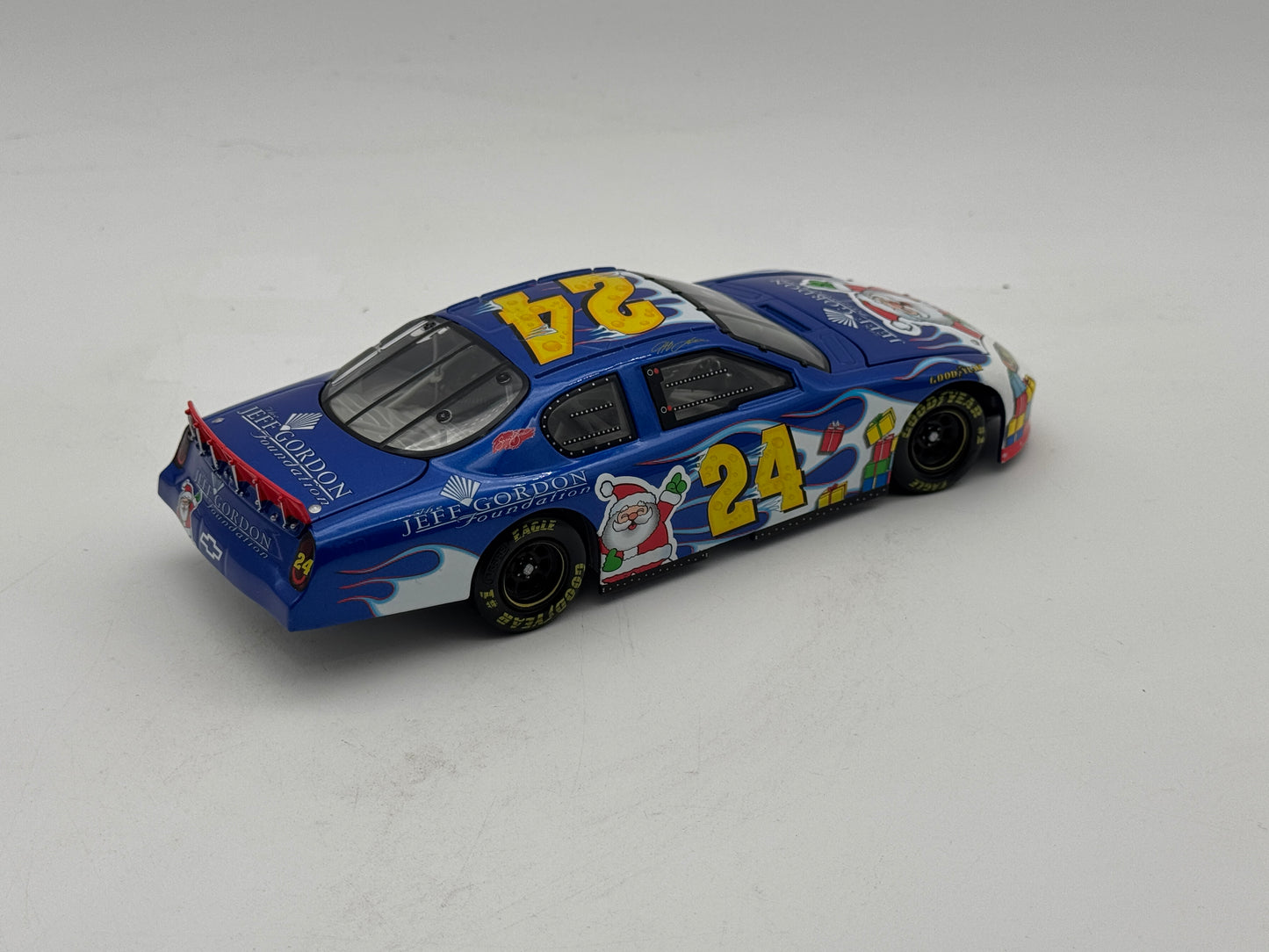 Item F337 Jeff Gordon #24 2004 Fondation Santa *No Box*
