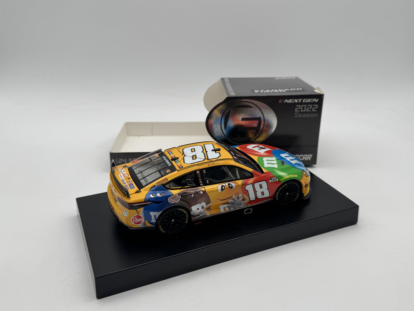 Item F433 - Kyle Busch #18 M&M'S 2022 Camry Elite **BOX DMG**