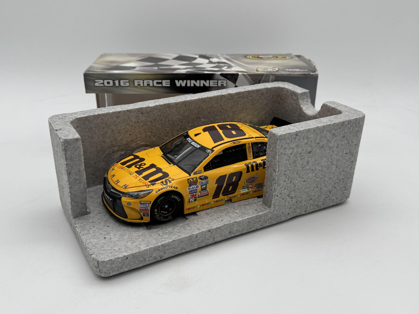 Item F466 - Kyle Busch #18 M&M'S BRAND 75th Can-Am Duel Win 2016 Camry ** BOX DMG **
