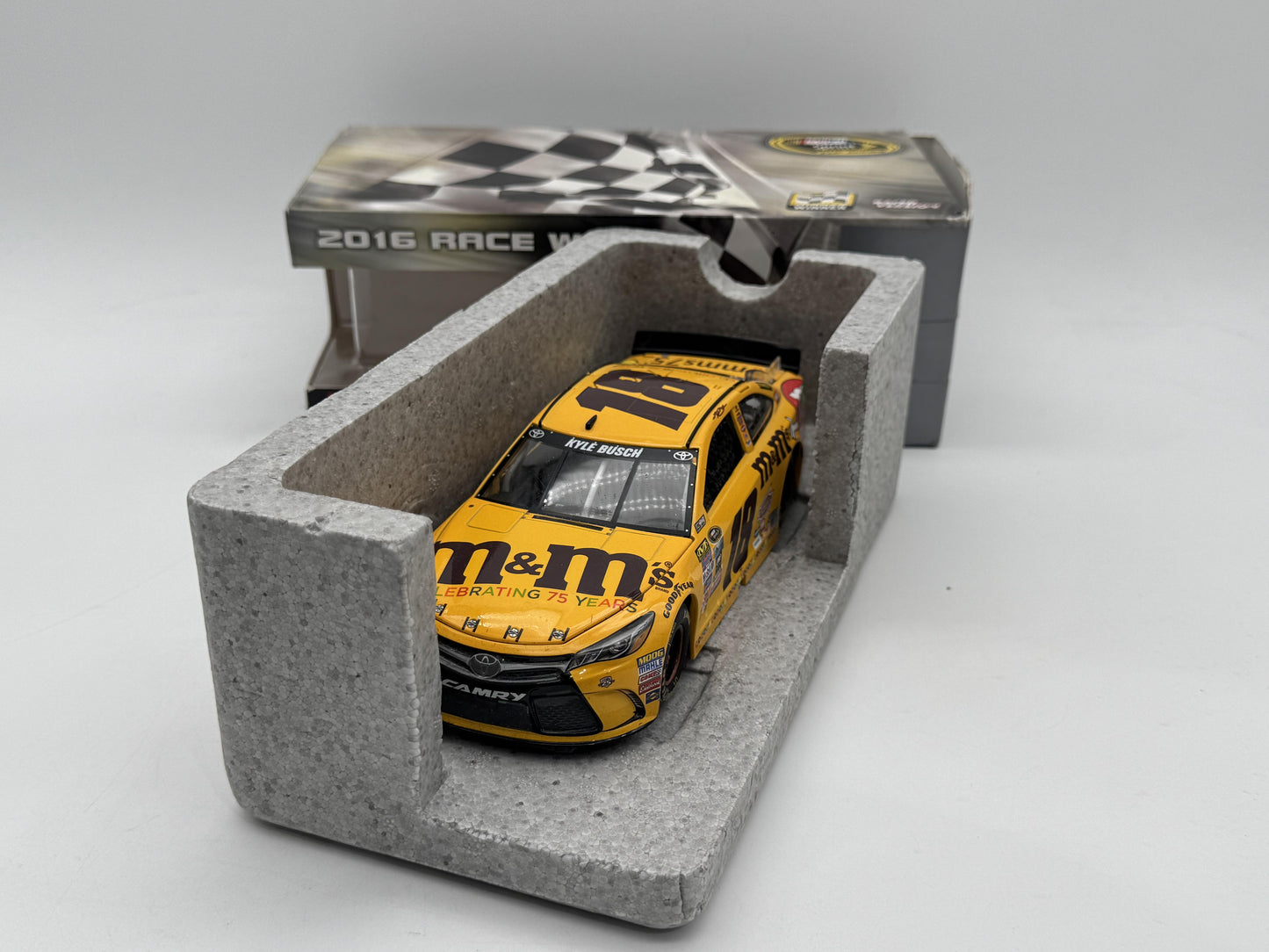 Item F466 - Kyle Busch #18 M&M'S BRAND 75th Can-Am Duel Win 2016 Camry ** BOX DMG **