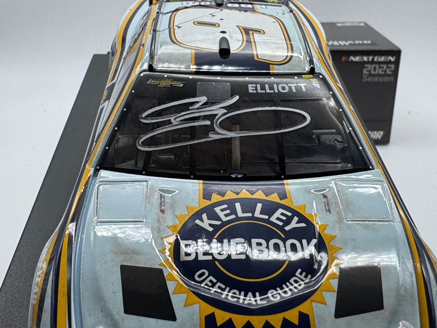 Item N349 - CHASE ELLIOTT #9 Kelley Blue Book Bristol Dirt Race Version 2022 Camaro ZL1 Elite Autographed