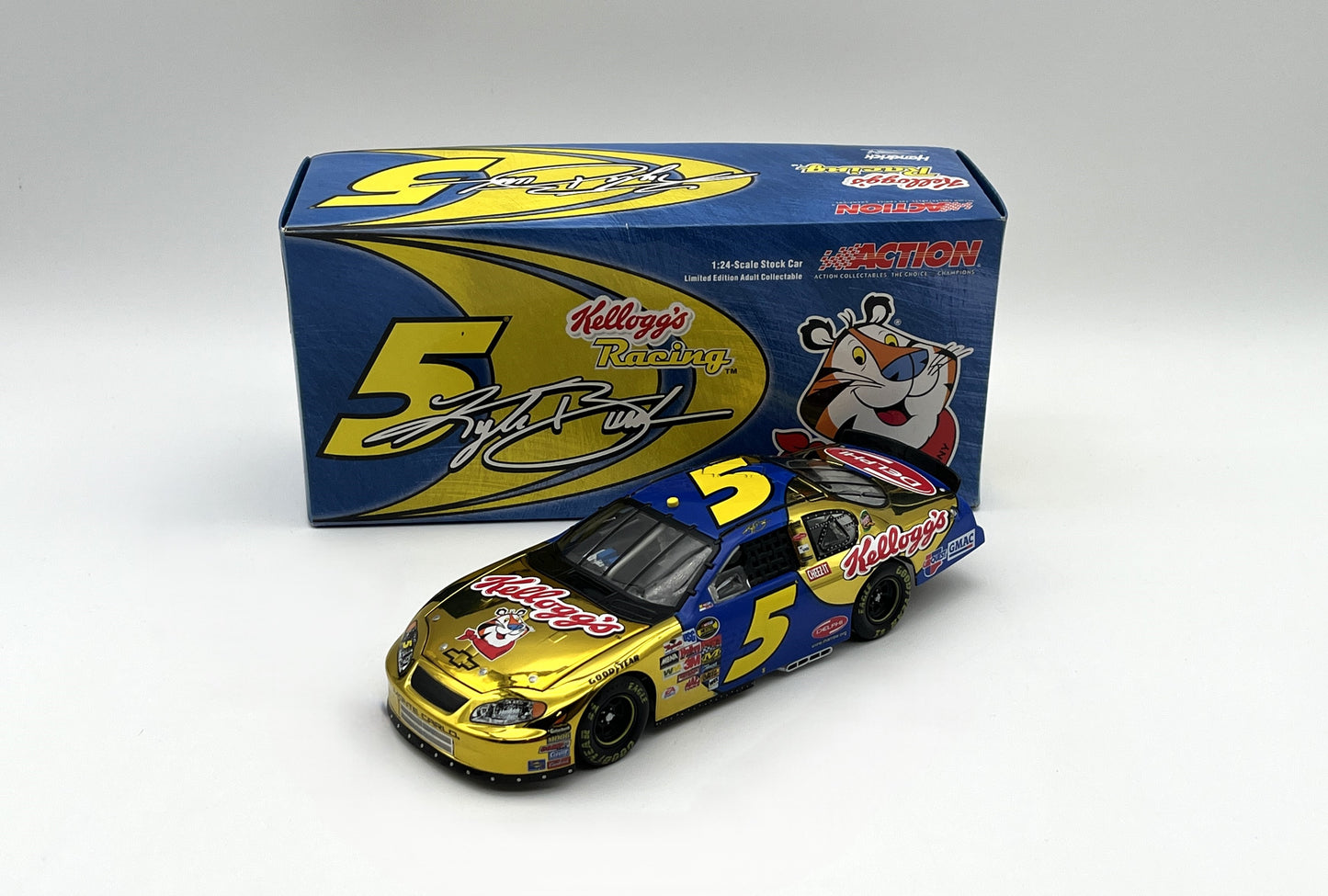 Item G934 - Kyle Busch 2005 Kellogg's / Color Chrome Club Car 1:24 Nascar Diecast