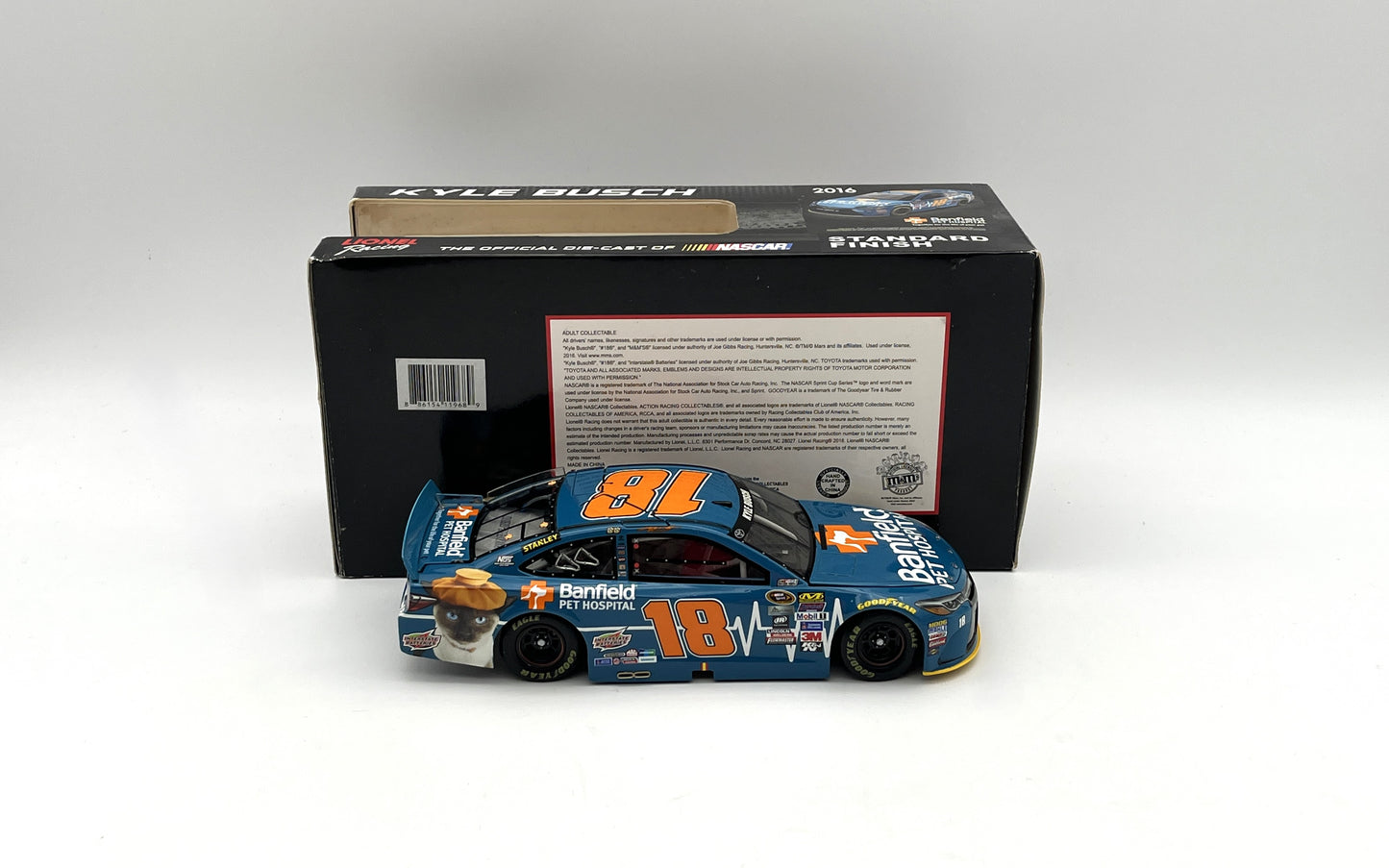 Item G922 - Kyle Busch 2016 Banfield Pet Hospital 1:24 Nascar Diecast