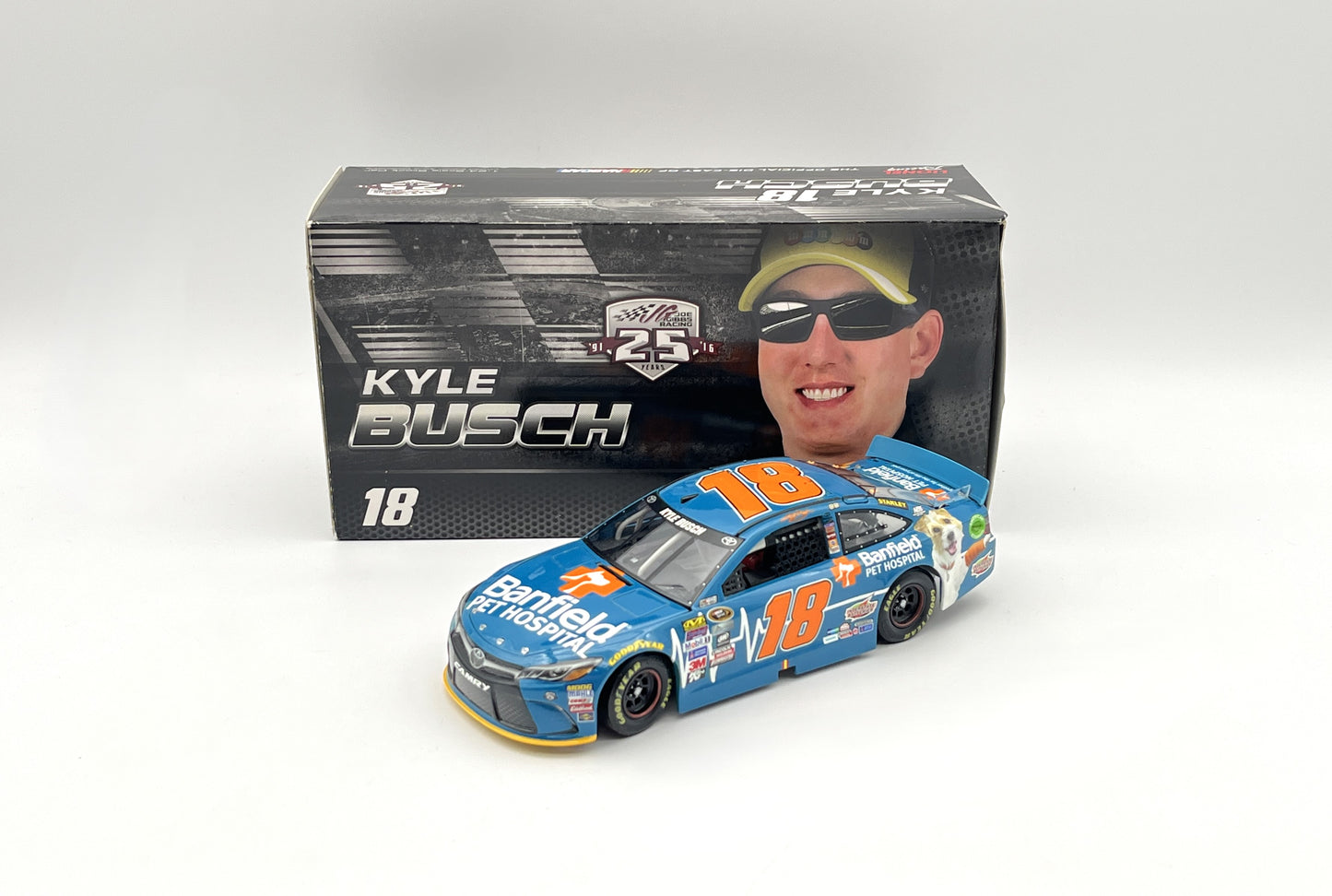 Item G922 - Kyle Busch 2016 Banfield Pet Hospital 1:24 Nascar Diecast