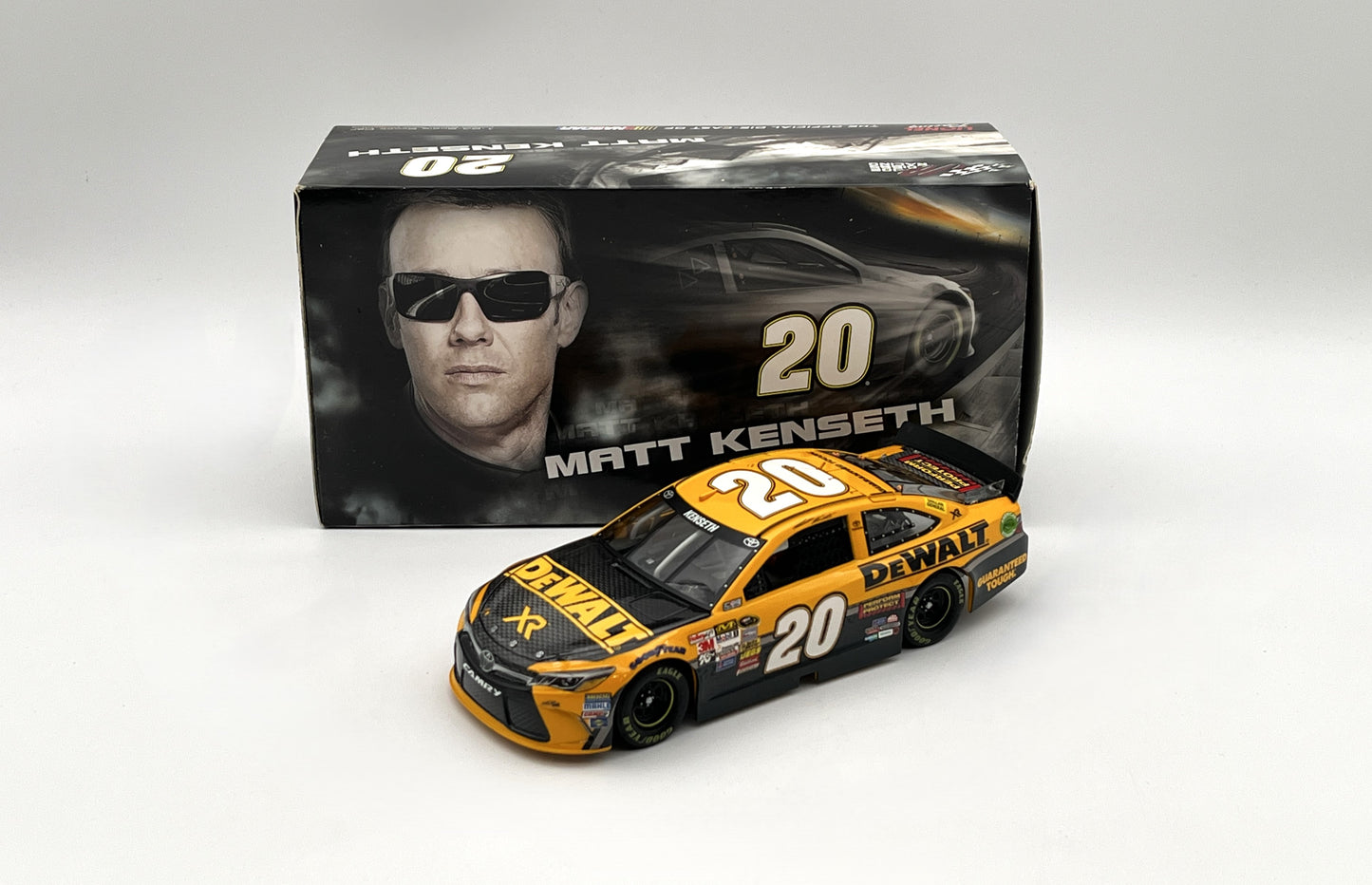 Item G911 - Matt Kenseth 2015 DeWalt 1:25 Nascar Diecast