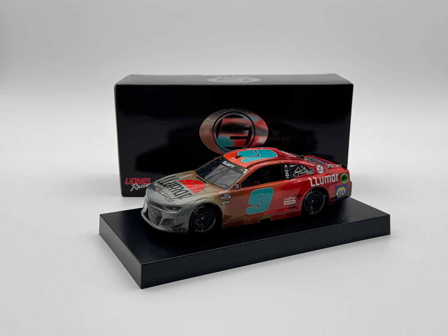 D - Item CL25-277 - Chase Elliott 2021 Llumar COTA Race Win Raw 1:24 Elite Diecast