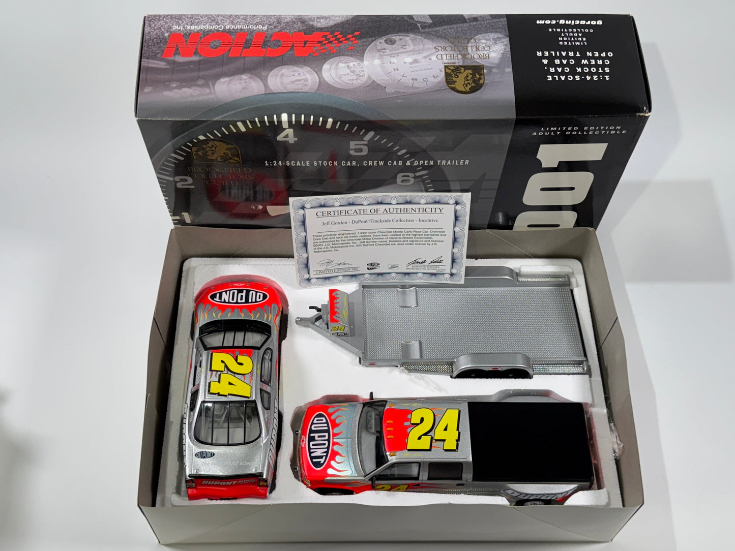 Item H705 - Jeff Gordon #24 DuPont 2001 Trackside Collection Incentive