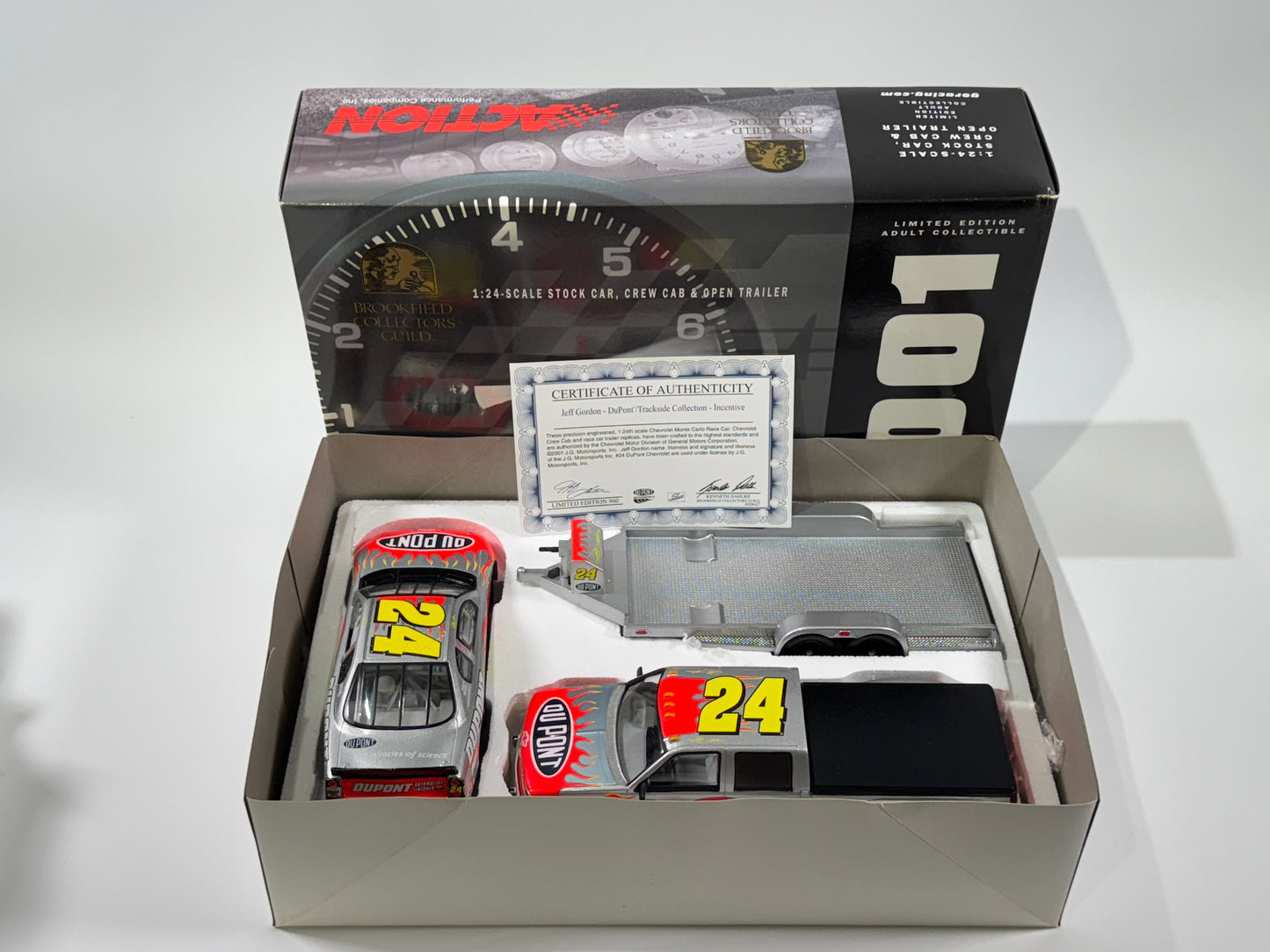 Item H705 - Jeff Gordon #24 DuPont 2001 Trackside Collection Incentive