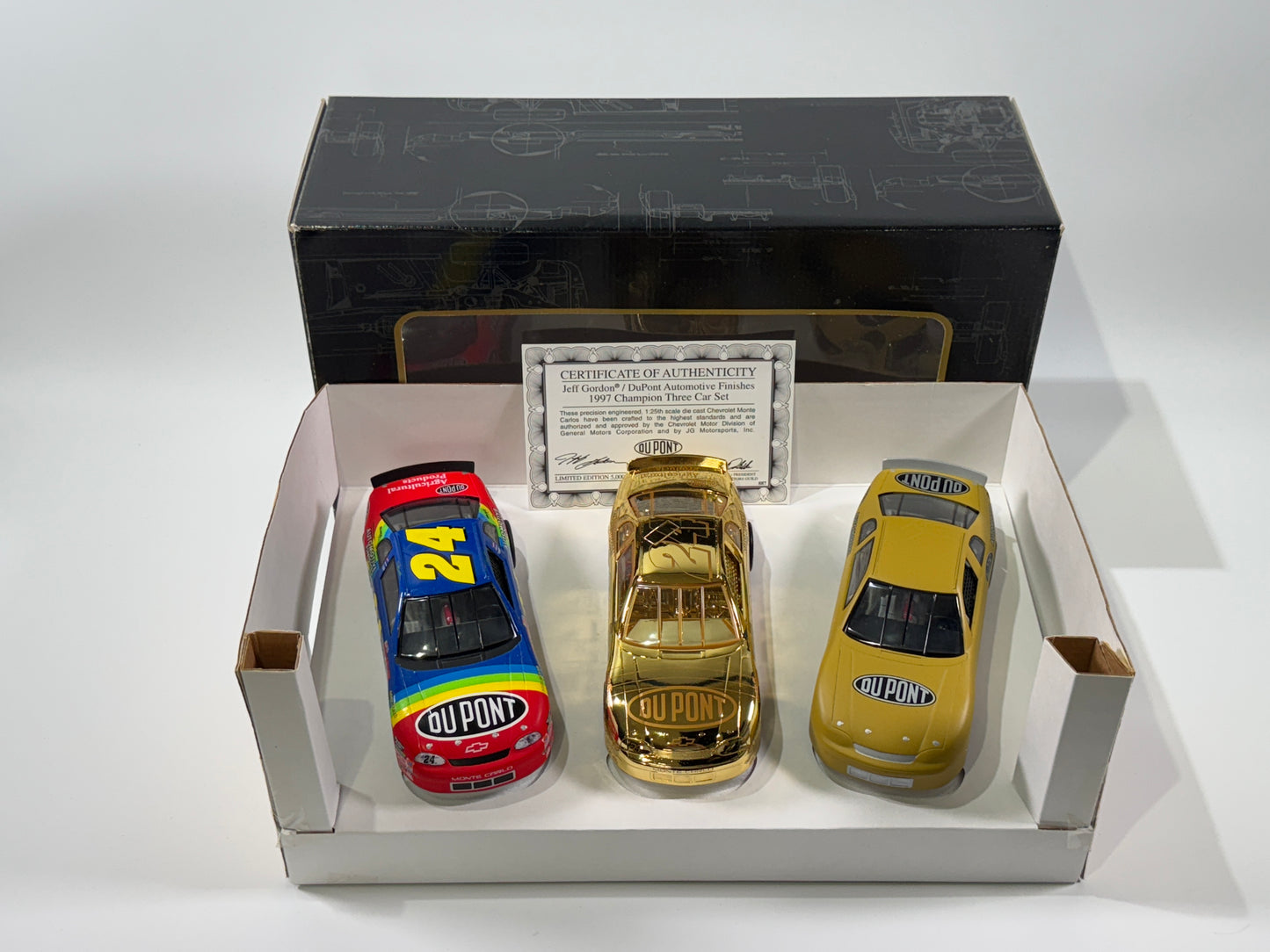 Item H710 - Jeff Gordon #24 1997 Championship Three Car Set **box dmg**