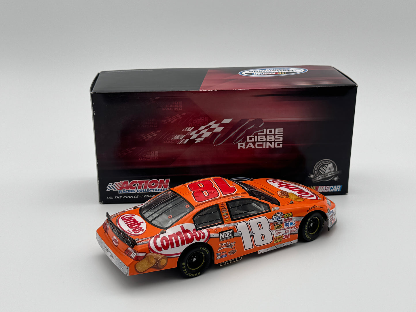 Item G664 - Kyle Busch #18 Combos 2010 Camry