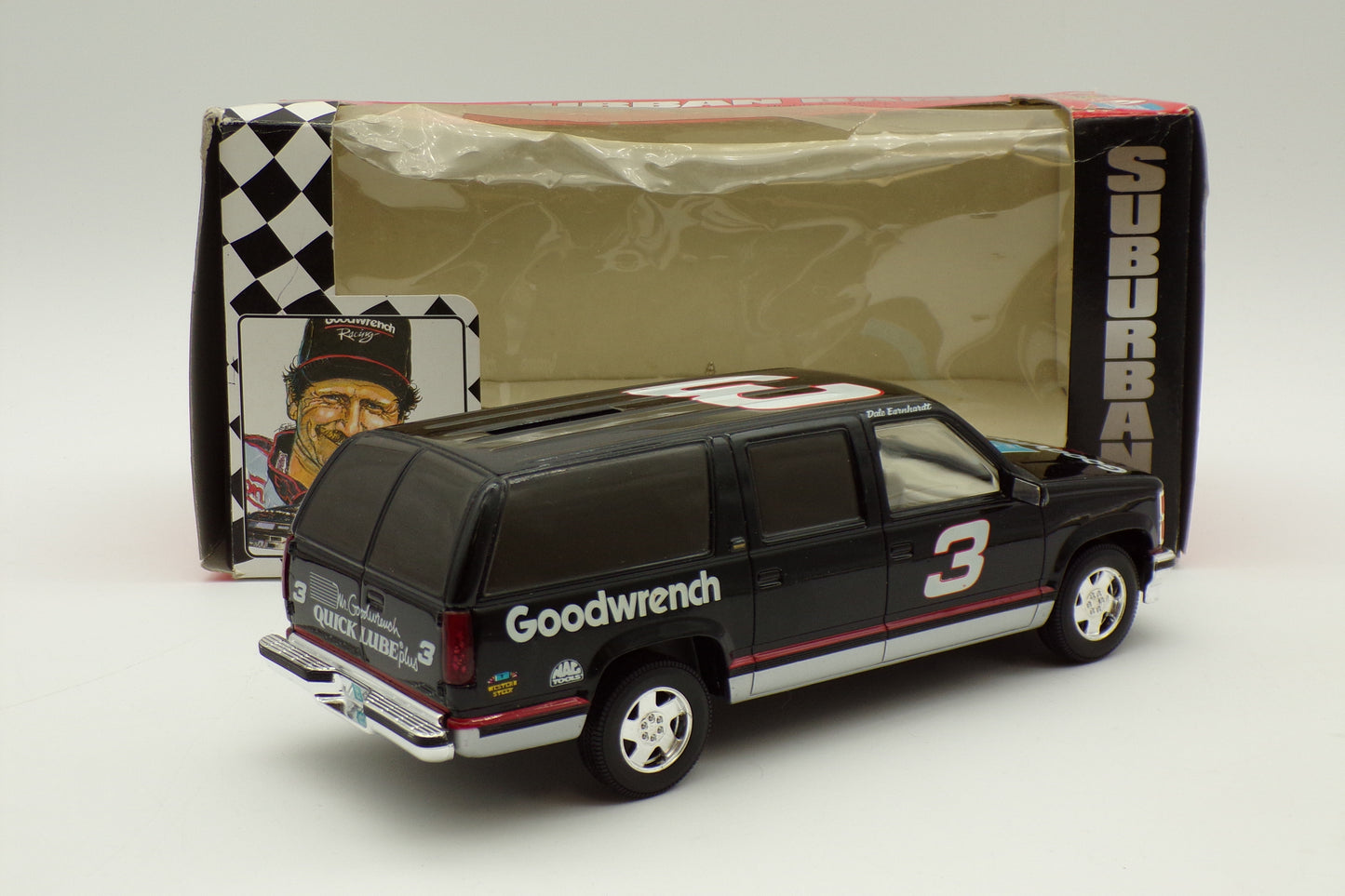 Item D218 - Dale Earnhardt 1994 Gm Goodwrench Chevy Suburban 1 25 Broo 