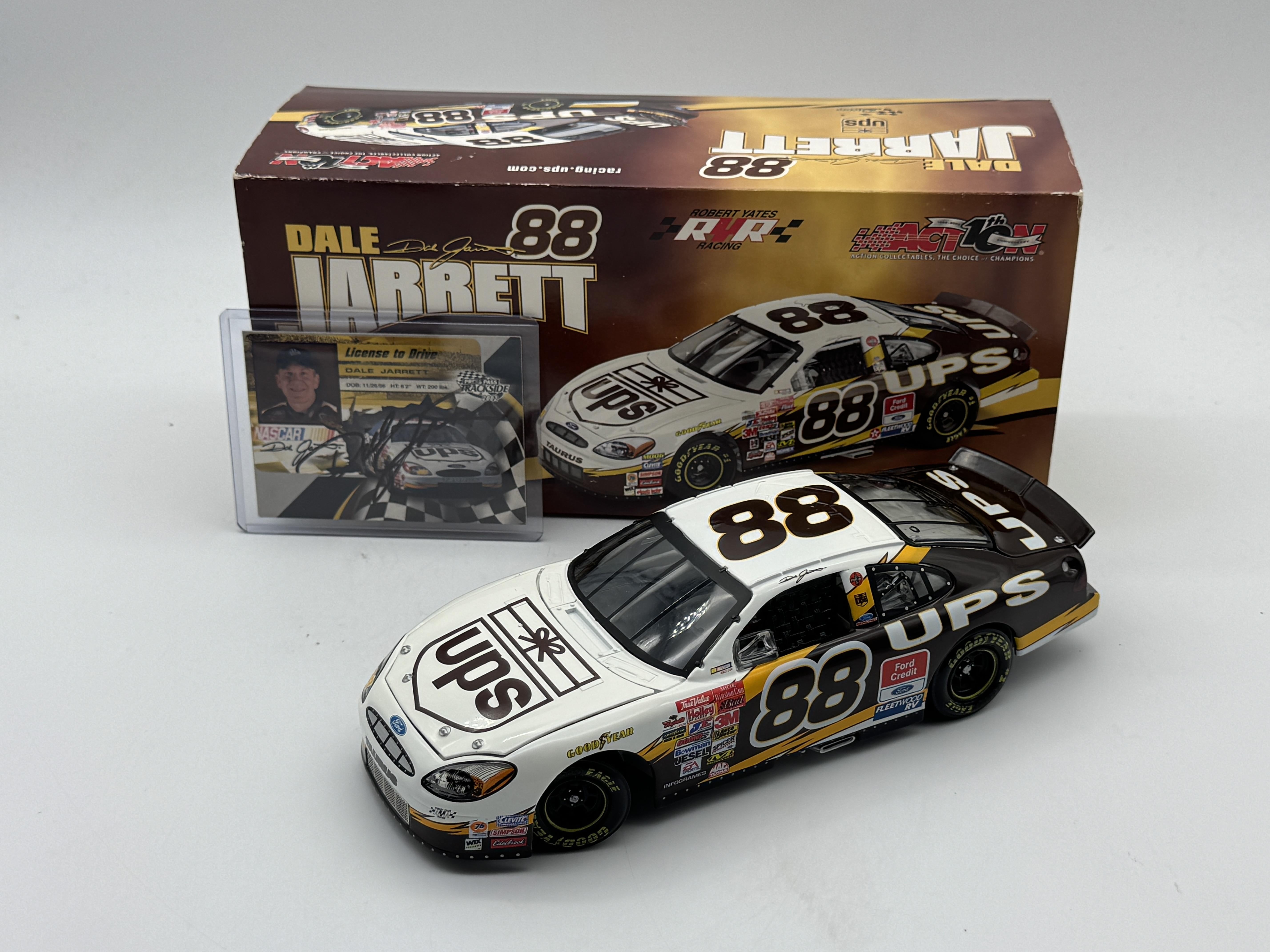 Action Elite #88 Dale Jarrett - MUPPETS 25e Anniversaire - Ford Taurus 2002 - 1:24 (neuf)